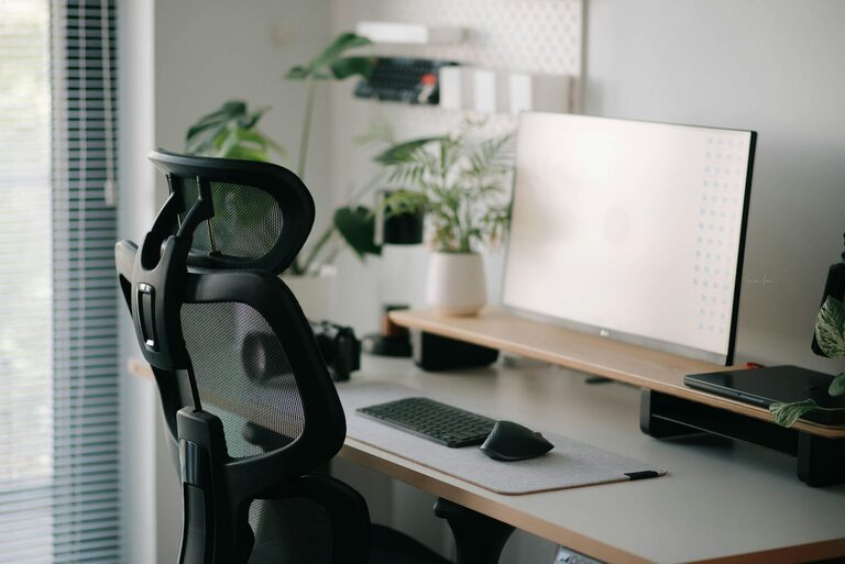 How to Create a Productive Home Workspace That Boosts Focus and Comfort